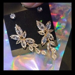 ♥️J Individually $10 Or Bundle 5/$20 Elegant Gold Leaf Drop Mesquite Earrings